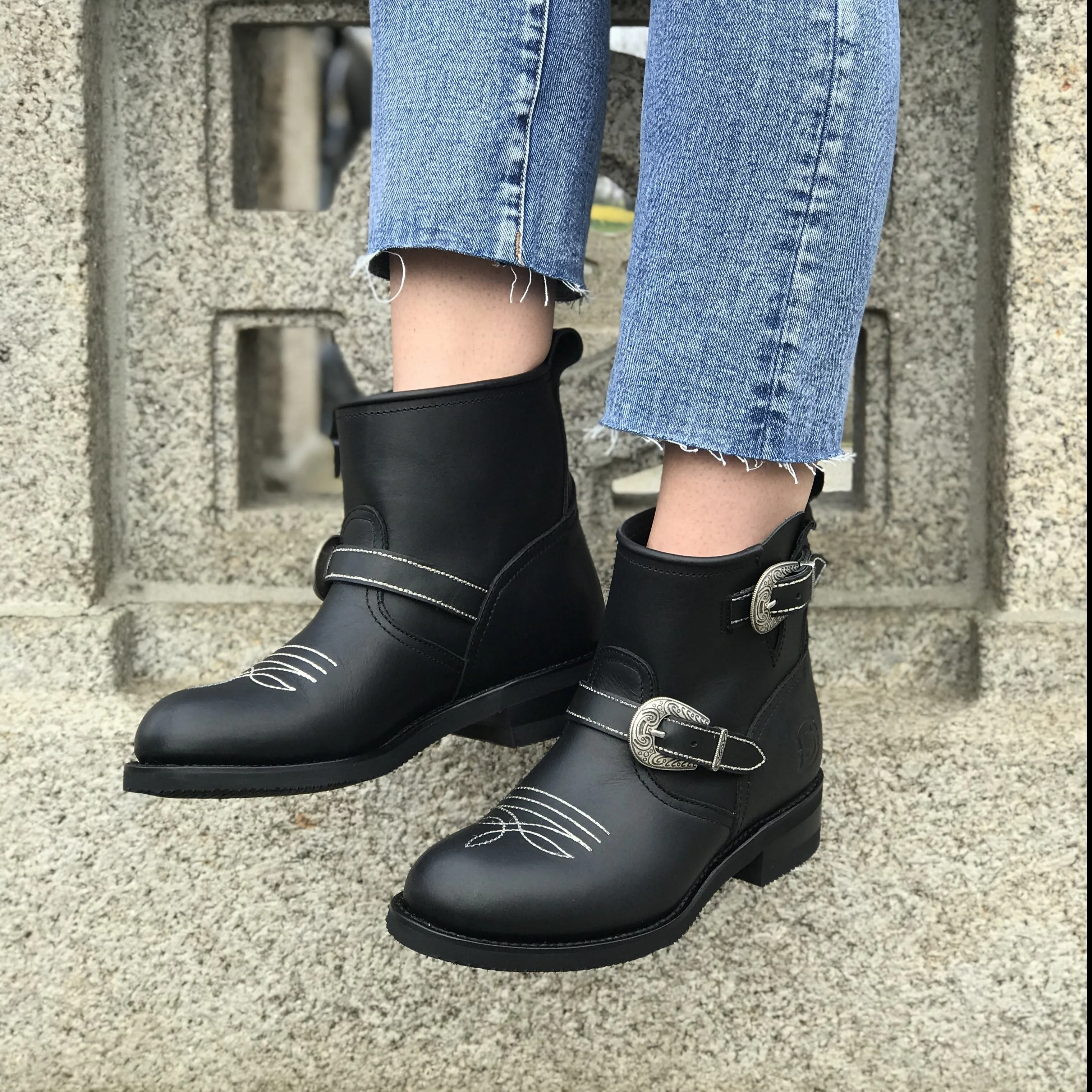 Biker boots short western buckle - black/white